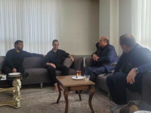 تجلیل رئیس بنیاد شهید و امور ایثارگران تهران بزرگ از خانواده‌های معزز «شهیدان سارنگ و ابوالحسنی»
