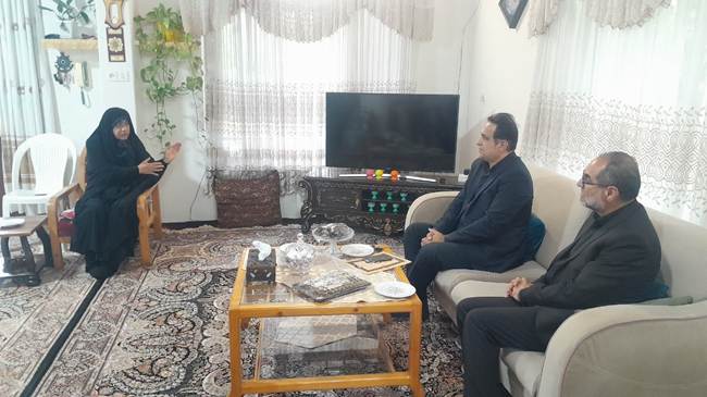 تجلیل مدیرکل بنیاد مازندران از دو خانواده شهید حملات تروریستی آمریکایی صهیونی