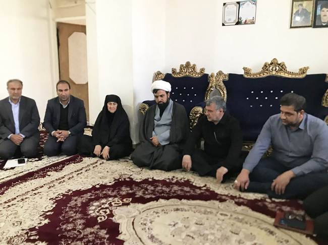 تجلیل مسئولان استان ایلام از ۱۲ خانواده معظم شهدای جنگ رمضان در چرداول و هلیلان ایلام