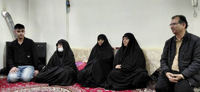 دیدار رئیس قرارگاه جنگ رمضان با خانواده شهیدان مولایی و رجبی