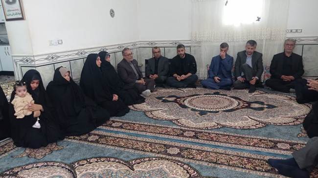 دلجویی استاندار گلستان و مدیرکل بنیاد شهید و امور ایثارگران استان از دختر چهار ماهه شهید جنگ رمضان جواد لگزایی در شهرستان آق‌قلا