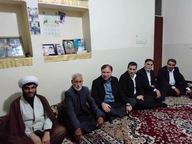 تجلیل استاندار بوشهر و مدیرکل بنیاد شهید از دو خانواده شهید جنگ اقتدار رمضان در دشتستان