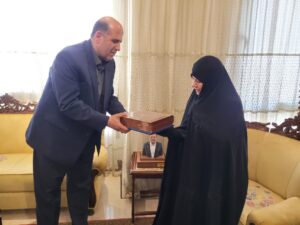 دیدار مدیرکل بنیاد شهید و امور ایثارگران تهران بزرگ با خانواده شهید دکتر علیرضا بیات