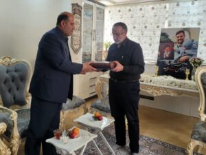 تجلیل رضایی مدیرکل بنیاد شهید و امور ایثارگران تهران بزرگ از خانواده معزز شهید محمدمهدی رضاییون