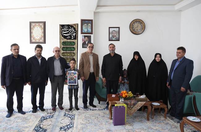 تجلیل رییس بنیاد شهید و امور ایثارگران از خانواده‌های معظم شهیدان «طاهری، خطیب‌زاده و جعفری»