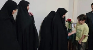 دیدار دکتر طاهره تبیرئی سرپرست بنیاد شهید و امور ایثارگران شهرستان های استان تهران با خانواده ی شهدای جنگ رمضان