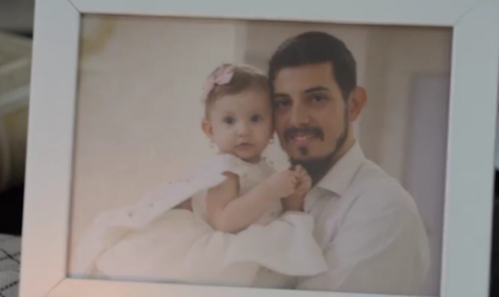 تجلیل رییس بنیاد شهید و امور ایثارگران از خانواده شهید محسن قربان‌نژاد