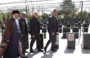 تجلیل نماینده ولی‌فقیه در بنیاد شهید و امور ایثارگران از خانواده شهدای جنگ رمضان استان همدان
