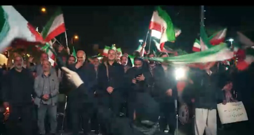 شرکت معاون فرهنگی و آموزشی بنیاد شهید و امور ایثارگران در تجمعات شبانه مردم