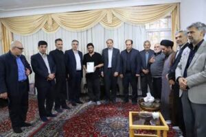 تجلیل استاندار مرکزی از خانواده شهیدان جنگ رمضان در شهرستان خمین