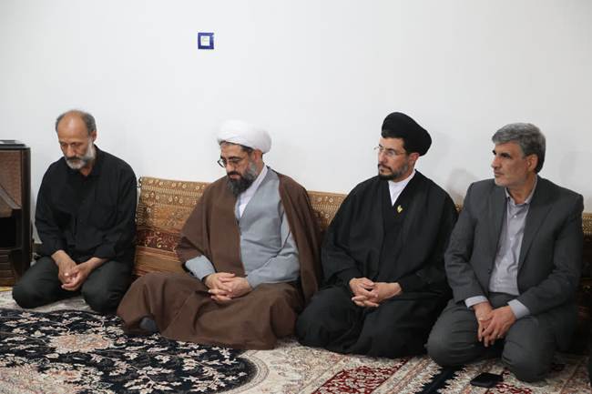 تجلیل نماینده ولی‌فقیه در استان همدان از خانواده‌های شهدای جنگ تحمیلی رمضان در تویسرکان