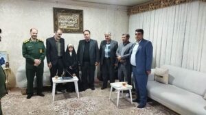 تجلیل مدیرکل بنیاد شهید و امورایثارگران آذربایجان غربی از خانواده‌های ۵ شهید جنگ تحمیلی‌ سوم در تکاب