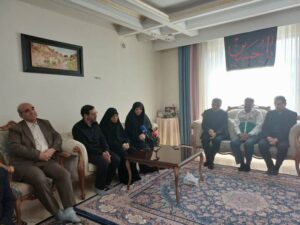 تجلیل معاون تعاون و امور اجتماعی بنیاد شهید از خانواده‌های جنگ رمضان در البرز