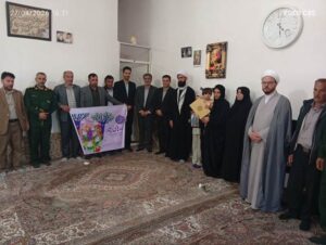 تجلیل مدیرکل بنیاد شهید و امور ایثارگران استان همدان از خانواده شهید وحید عباسی در روستای بابانظر