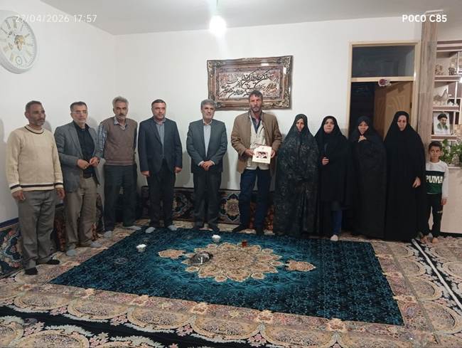 تجلیل مدیرکل بنیاد شهید و امور ایثارگران استان همدان از خانواده‌های شهیدان صمد سلطانی و امیرحسین رضاقی در شهرستان درگزین
