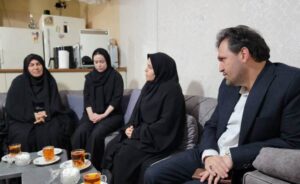 تجلیل مدیرکل آموزش بنیاد شهید و امور ایثارگران از خانواده شهدا و مجروحان معلم و فرهنگی جنگ رمضان