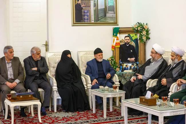 تجلیل نماینده ولی‌فقیه در آذربایجان‌شرقی و مدیرکل بنیاد شهید استان از خانواده شهید مالک رحمتی