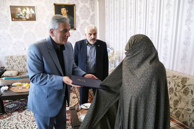 مدیرکل بنیاد شهید آذربایجان شرقی در سالروز آزادسازی خرمشهر با خانواده‌های شاهد و ایثارگر دیدار کرد