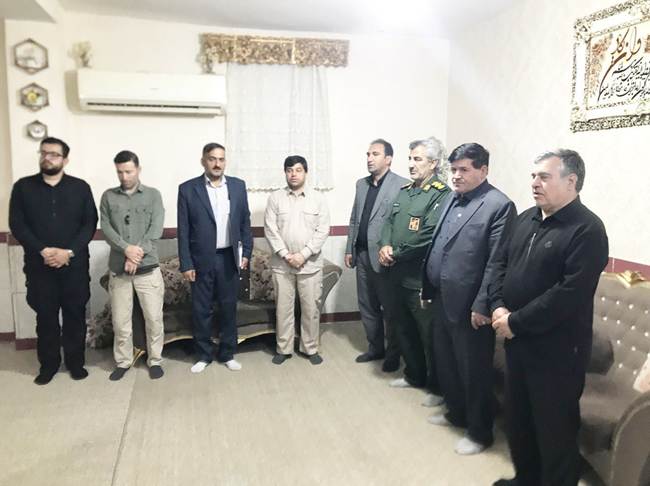تجلیل از خانواده‌های معظم شهدای جنگ رمضان در مهران  