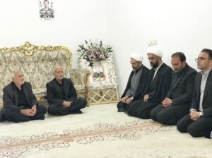 تجلیل امام جمعه ‌و استاندار ایلام از خانواده‌های معظم شهدای جنگ رمضان