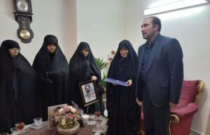 دیدار مدیرکل دفتر دانش‌پژوهان و تشکل‌های شاهد و ایثارگر بنیاد با خانواده شهید علیرضا ترابی