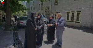 تکریم خانواده جمعی از شهدای جنگ رمضان در بروجرد