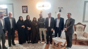تجلیل از خانواده آموزگار شهیده زهرا مشهدی از شهدای جنگ رمضان