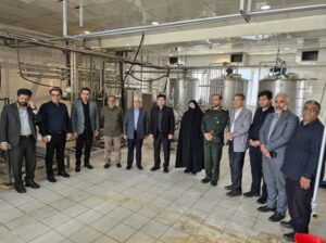 تکریم پدر شهید «علیرضا امیر» و فرزندان شهید «سید موسی چاووشی»