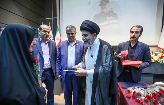 آیت‌الله بوشهری: شهدا زنده‌اند و درک مقام آنان نیازمند نگاهی متعالی است