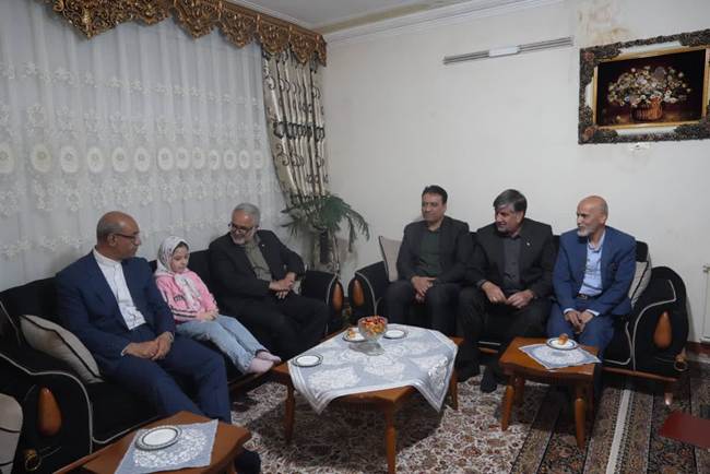 استاندار کرمانشاه: خون شهدا عامل جوشش ملت ایران در دفاع از اسلام و وطن است