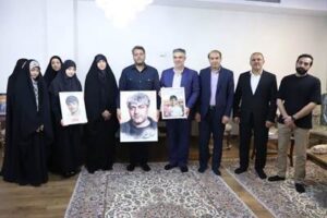 تجلیل استاندار مرکزی از همسر سردار شهید والامقام «مهدی وفایی»از شهدای جنگ رمضان