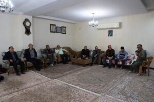 تجلیل نایب رئیس مجلس شورای اسلامی، و جمعی از مسئولان البرزی با خانواده های شهدا در کرج