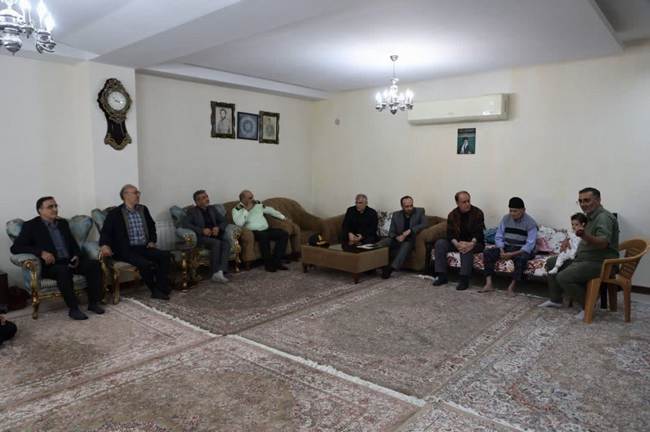 تجلیل نایب رئیس مجلس شورای اسلامی، و جمعی از مسئولان البرزی با خانواده های شهدا در کرج