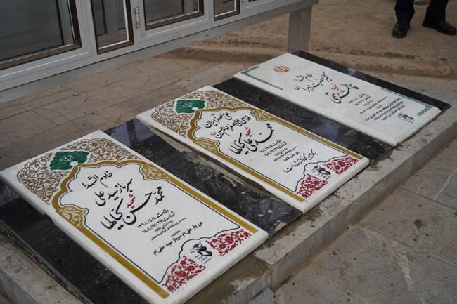 نصب سنگ مزار ۸ شهید قزوینی