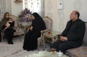 تجلیل معاون تعاون و امور اجتماعی بنیاد شهید و امور ایثارگران از خانواده «شهید اثنی‌عشری»