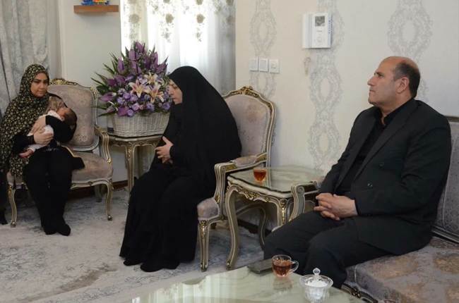 تجلیل معاون تعاون و امور اجتماعی بنیاد شهید و امور ایثارگران از خانواده «شهید اثنی‌عشری»