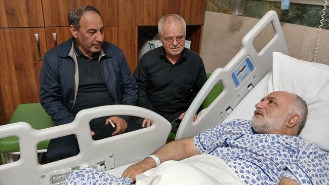 عیادت مشاور پیگیری امور خانواده شهدا از فرمانده اسبق دانشگاه افسری و تربیت پاسداران
