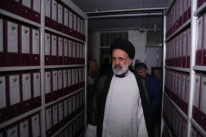 بازدید مقامات بنیاد شهید از مرکز اسناد ایثارگران؛ تأکید بر ضرورت پاسداری از میراث فرهنگی شهدا