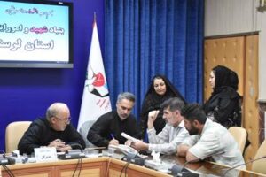 مدیرکل بنیاد شهید و امور ایثارگران لرستان با خانواده‌های معزز شهدا و ایثارگران