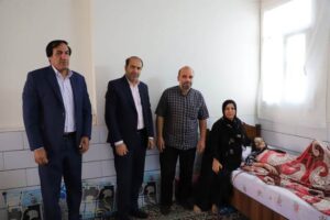 عیادت مدیرکل بنیاد استان مرکزی از جانباز ۷۰ درصد حمید محمدی و خانواده شهید ایوب قدیری
