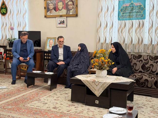 قدردانی معاون رئیس جمهور و رئیس بنیاد شهید از خانواده شهیدان دباغ‌زاده