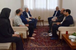 تجلیل وزیر دادگستری از خانواده‌های شهدای جنگ رمضان در تهران