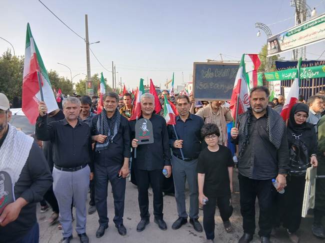حضور مدیرکل و کارکنان بنیاد شهید و امور ایثارگران استان اردبیل در آیین تشییع و بدرقه پیکر مطهر امام شهید در قم