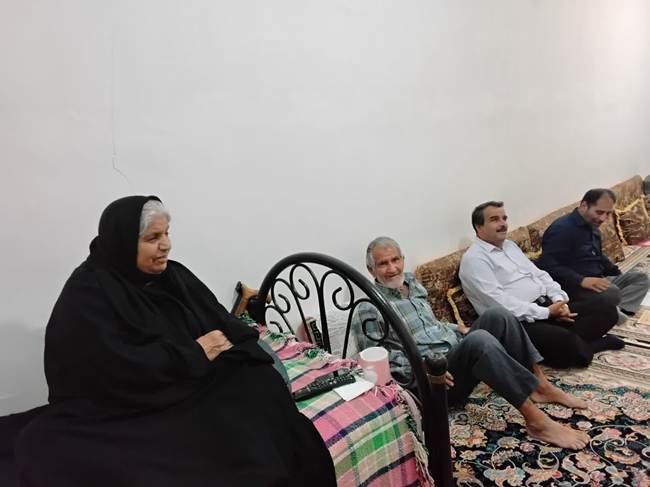 دیدار مدیرکل بنیاد شهید بوشهر با خانواده‌های معظم شهیدان «پویانفر» و «قاسمی» در شهرستان تنگستان
