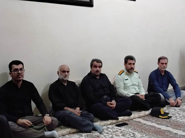 دیدار مدیرکل بنیاد شهید بوشهر با خانواده شهید حمیدرضا دهقانی، از شهدای حمله تروریستی آمریکا