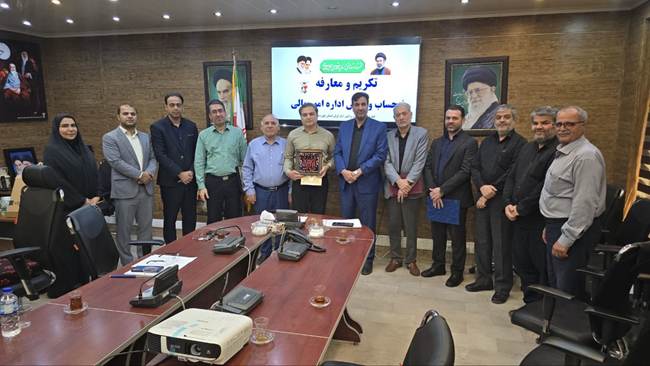 آیین تکریم و معارفه ذیحساب و رئیس اداره امور مالی بنیاد شهید خوزستان برگزار شد