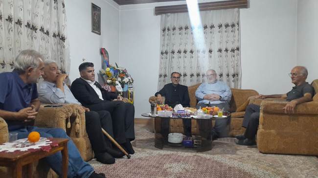 دیدار مدیرکل بنیاد شهید مازندران با خانواده جانباز معزز در روستای اسفندان ساری