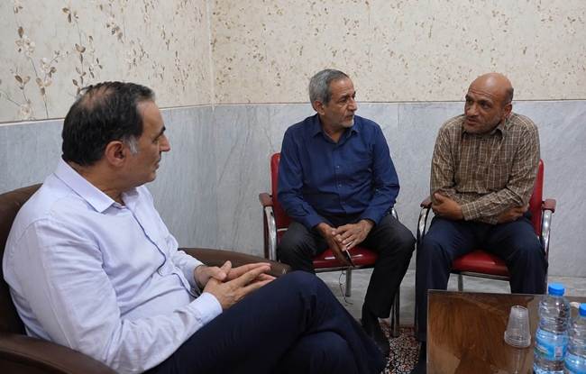 رئیس بنیاد شهید در نشست با مسئولان کهنوج: رفع دغدغه‌های خانواده‌های شهدا از اولویت‌های دولت است