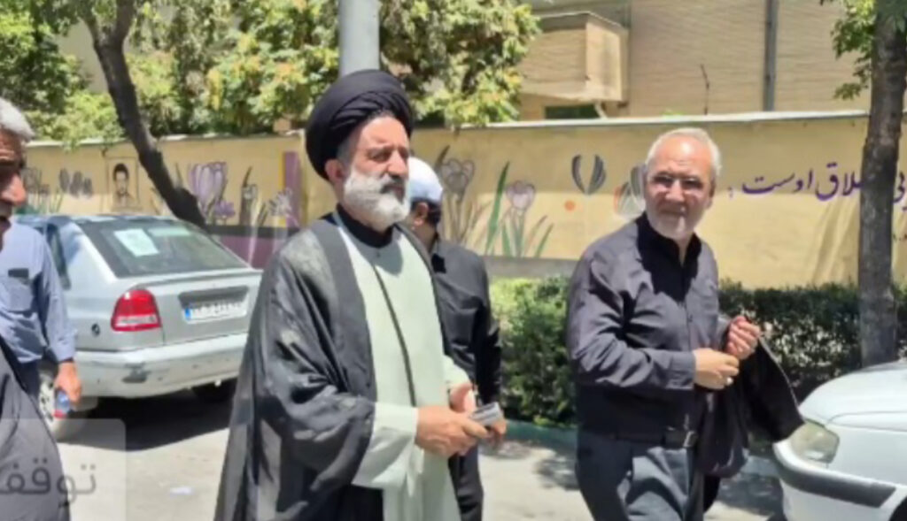 بازدید نماینده ولی‌فقیه در بنیاد شهید از موکب «منتظران موعود» مشهد مقدس