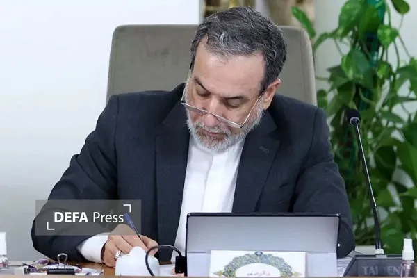 عراقچی: هرگونه تهدید علیه رهبری با پاسخی فوری و قدرتمند مواجه می‌شود